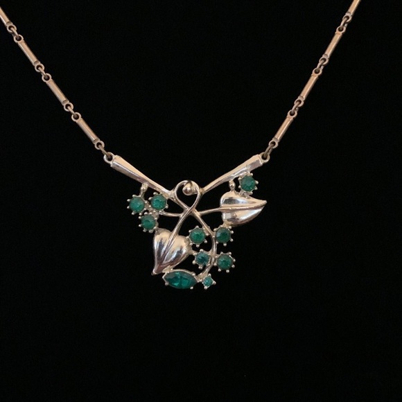 Vintage 1950s Emerald Green Rhinestone Necklace - Picture 2 of 8